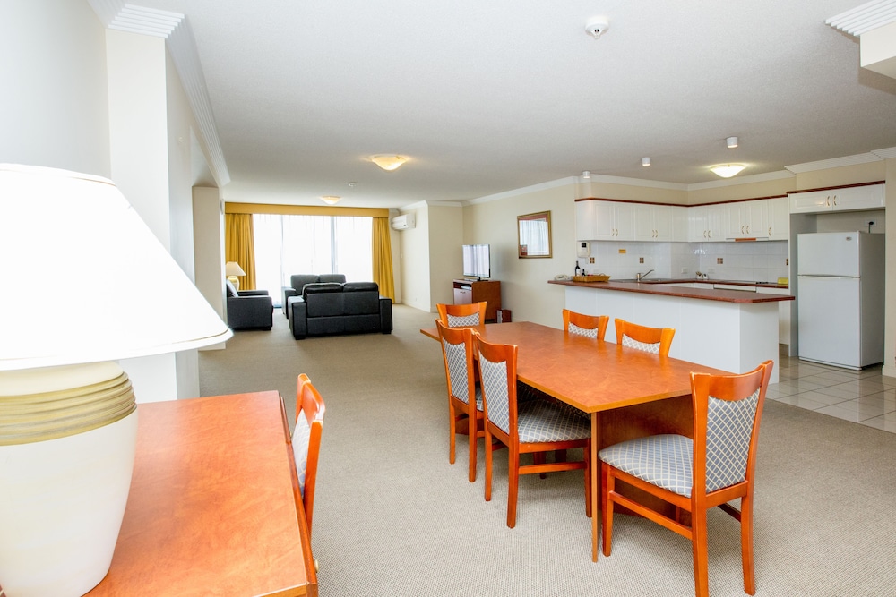 Springwood Tower Apartment Hotel 52/63