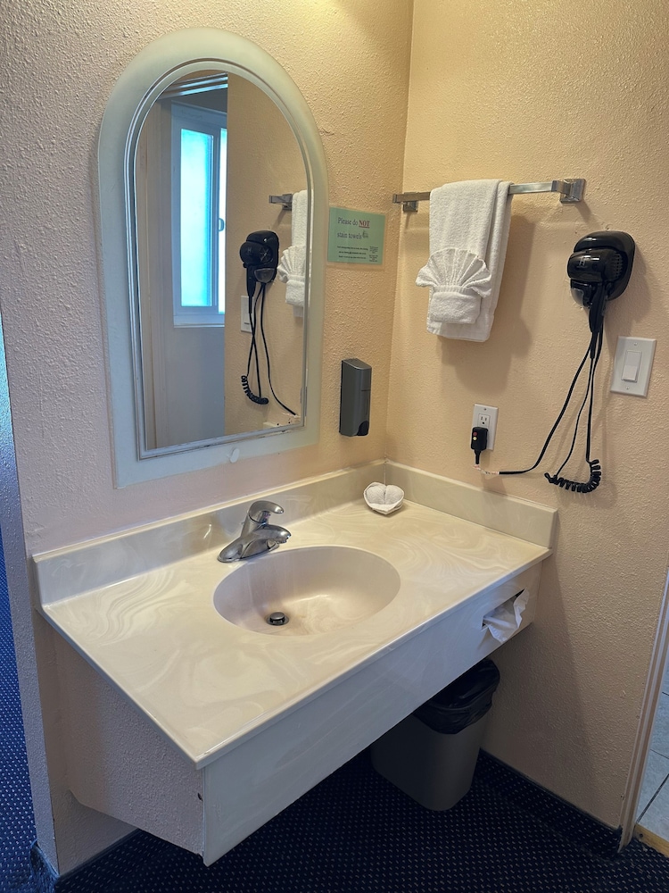 Budget Inn 65/66