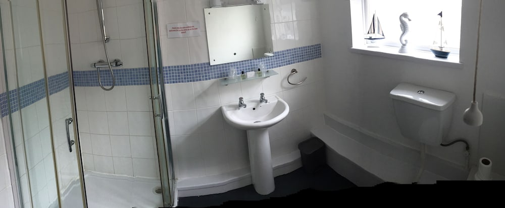 Victoria Hotel 3/40