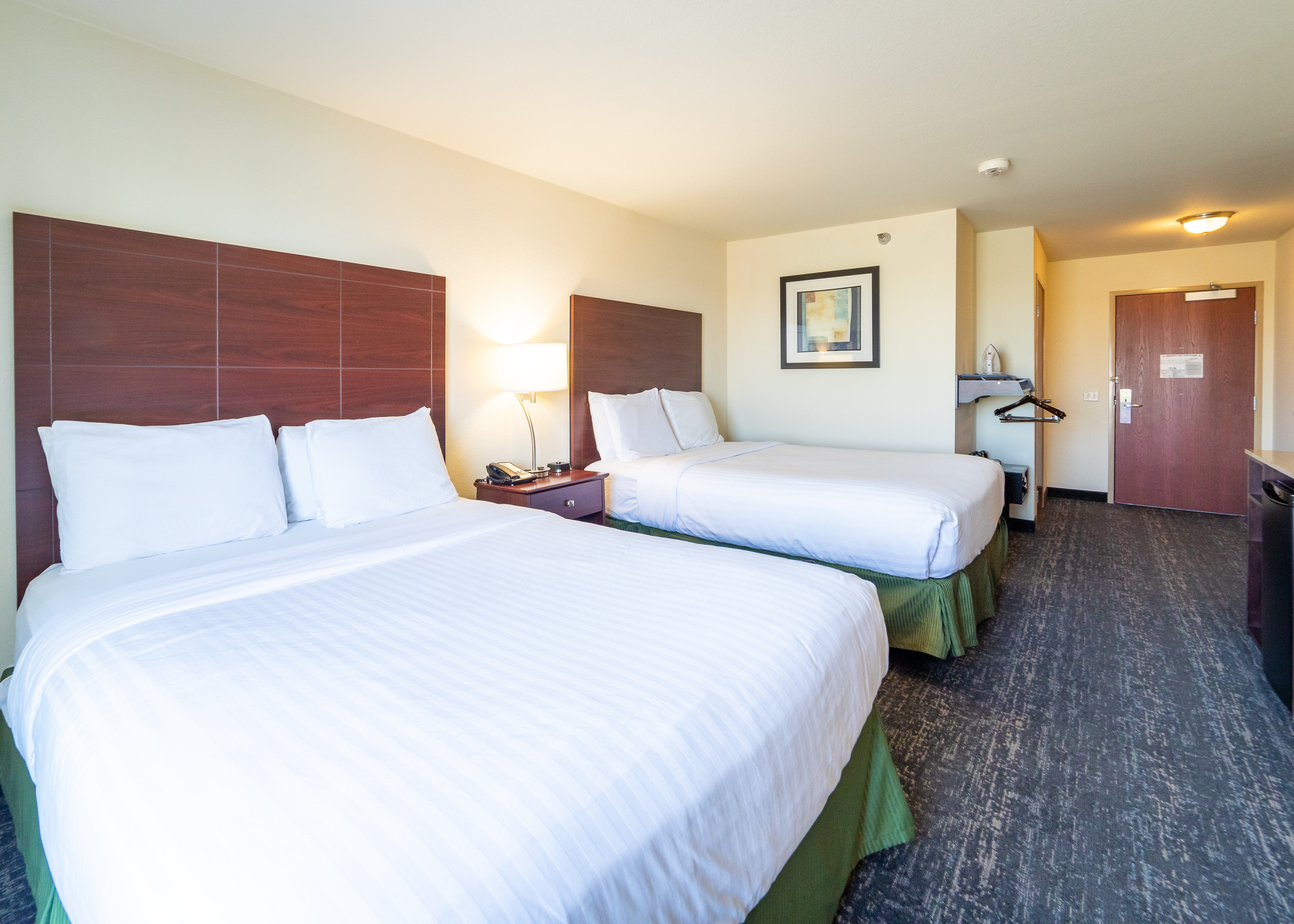Cobblestone Inn Suites Eaton Co 13/72
