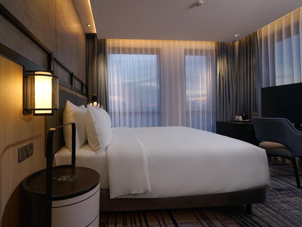 Mercure Surabaya Manyar (ex Everbright Hotel) 12/32