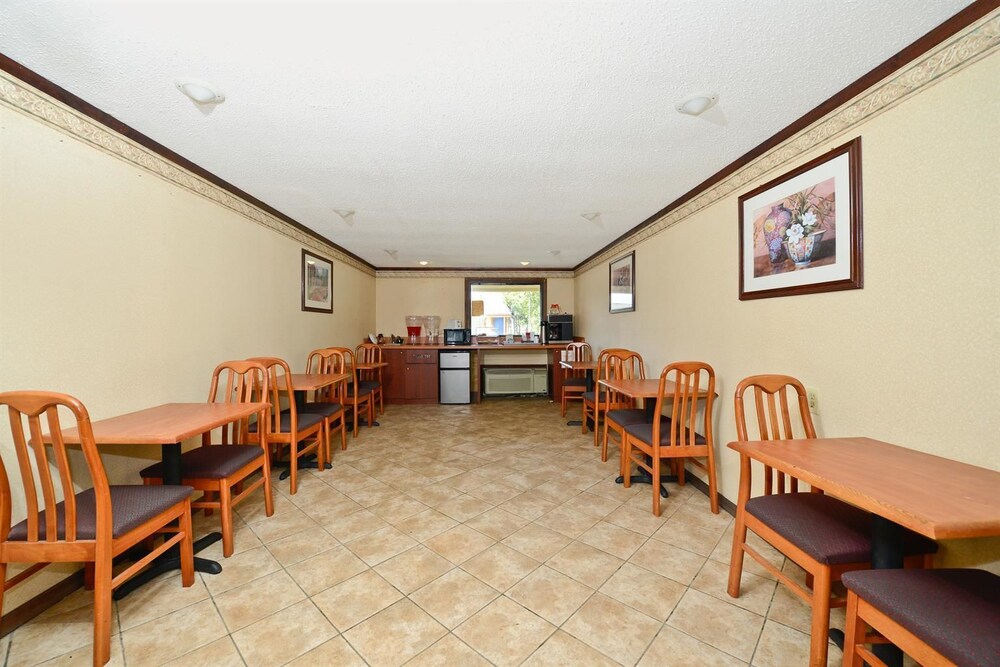 Americas Best Value Inn & Suites - Warren / Detroit 21/25