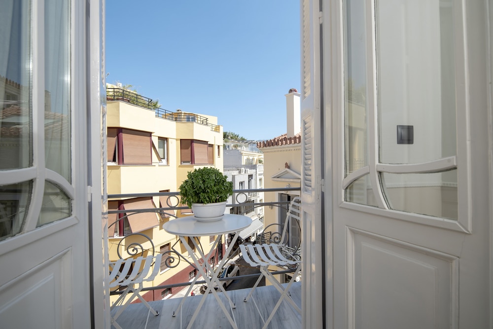 Plaka Arch Suites 25/41