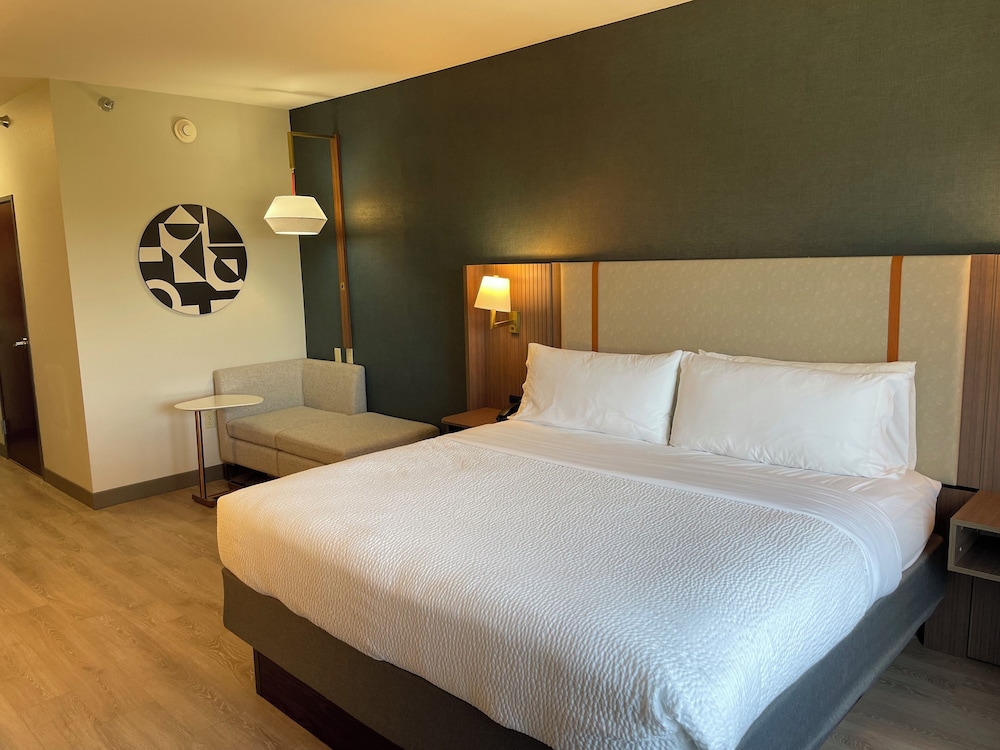 Standard, King Bed