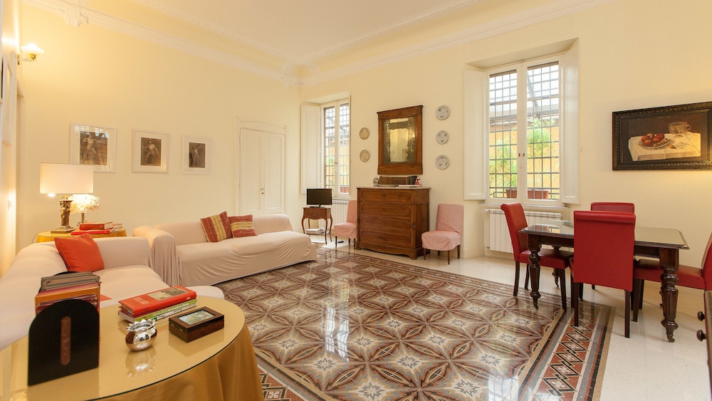 Rental In Rome Portico Ottavia Garden 10/24