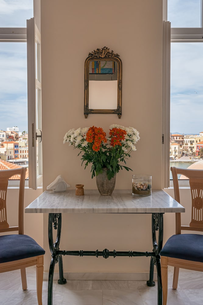 Pandora Suites 41/58