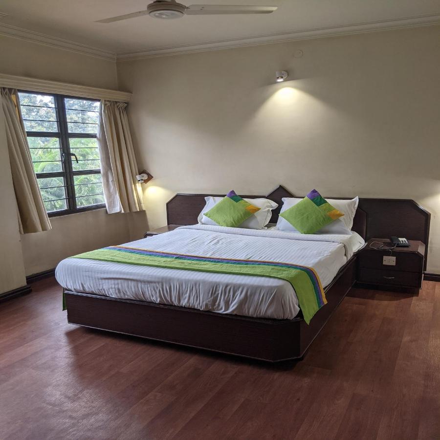 OYO Premium Mysore KRS Road 2/16