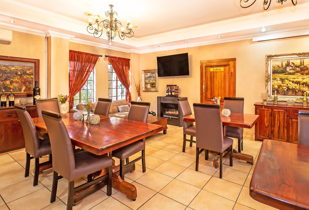 Afrique Boutique Hotel O.R. Tambo 35/50
