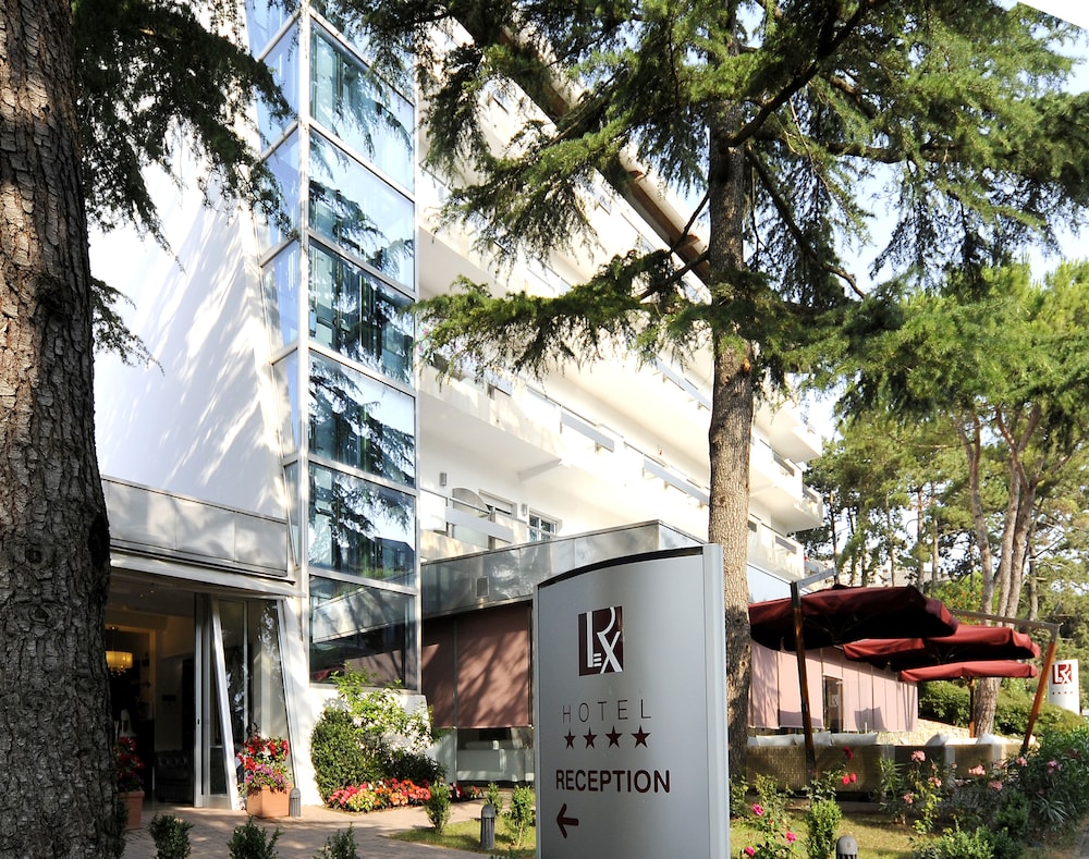 Rex Hotel 2/56