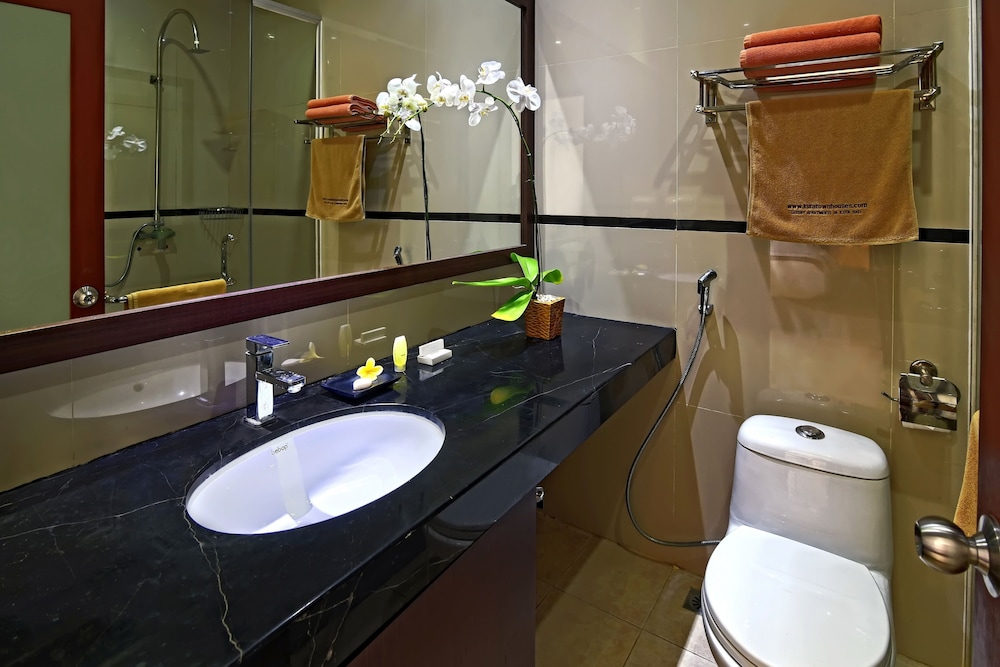 KUTA TOWNHOUSE APARTMENTS 45/47