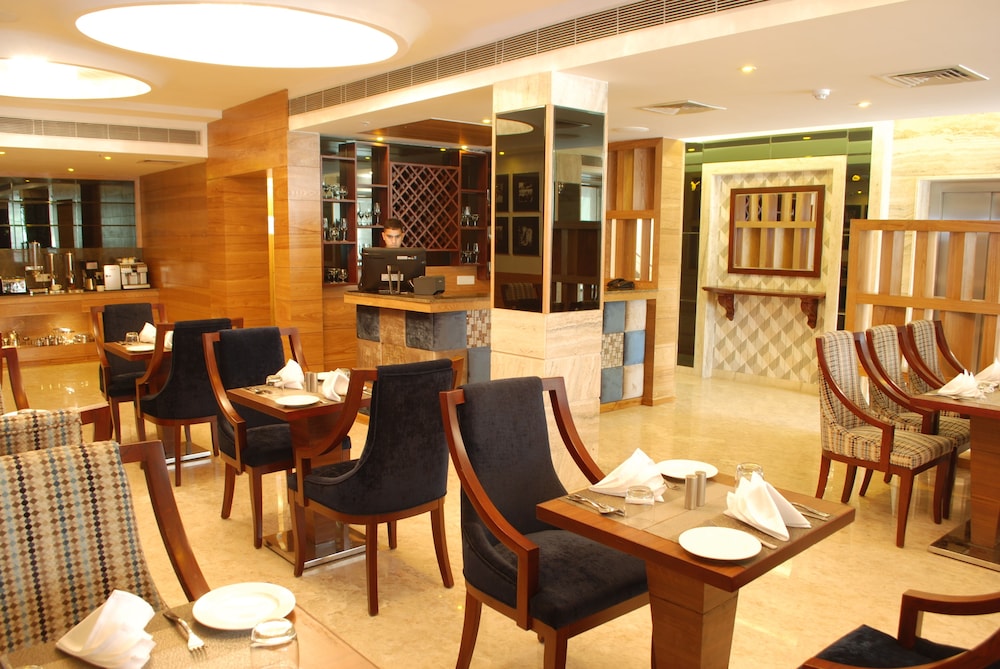 Glades Hotel 28/32