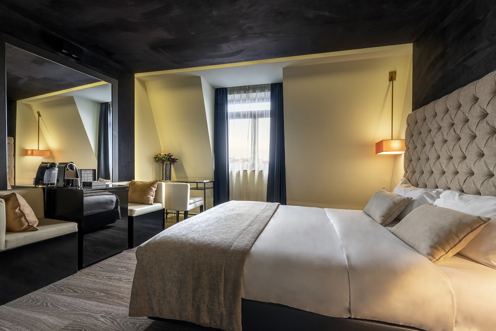CLUB, DOUBLE BED