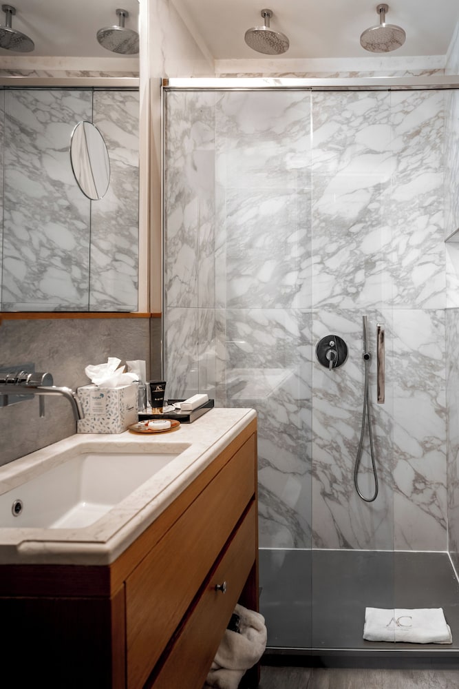 Ambra Cortina Luxury Fashion Boutique Hotel 54/55