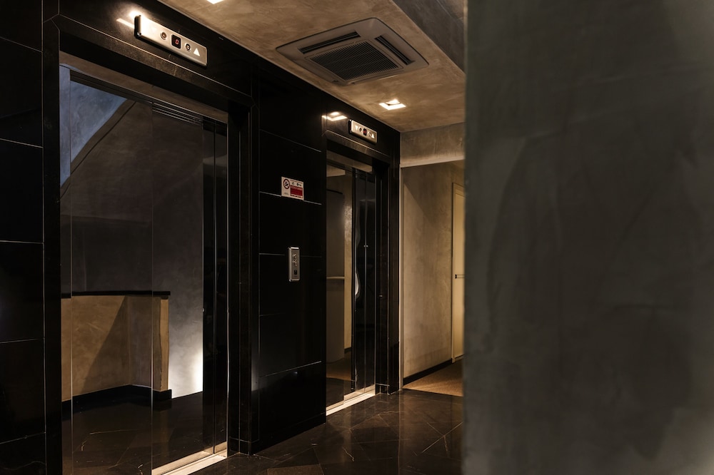Hotel Cosmopolitan 24/42