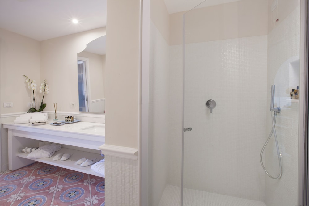 جناح إليت بسرير كينج بإطلالة على البحر بجاكوزي، Hotel Belair 7/7
