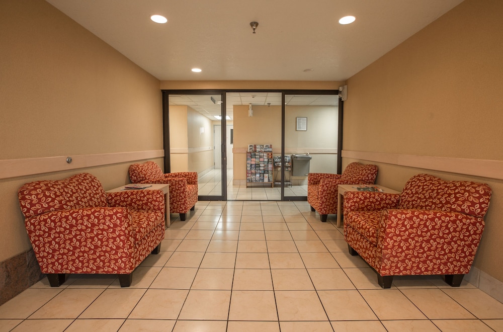 Bridgeway Inn & Suites Sublimity 26/41