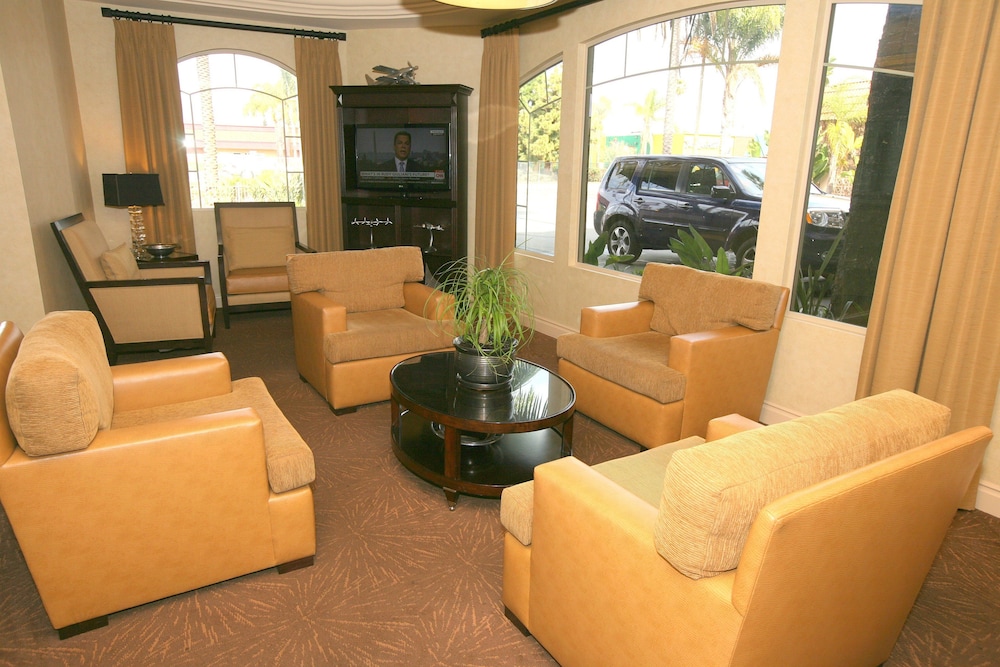 HOLIDAY INN EXPRESS SAN DIEGO SOUTH - CHULA VISTA 53/71