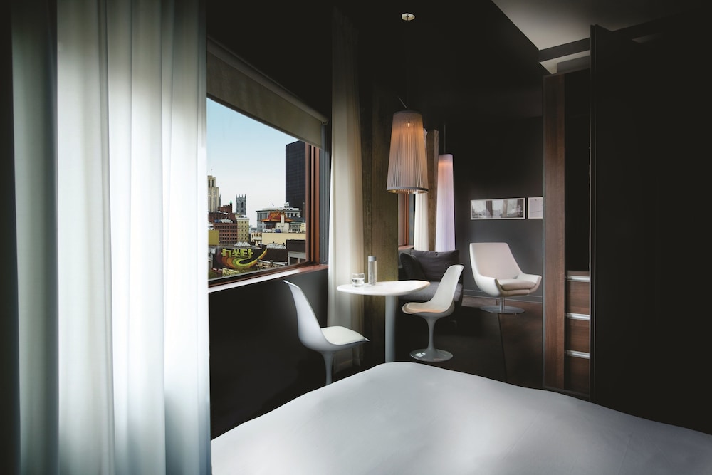 Hotel Zero 1 32/82