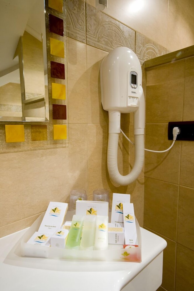 Hotel Palacio De La Magdalena 32/33
