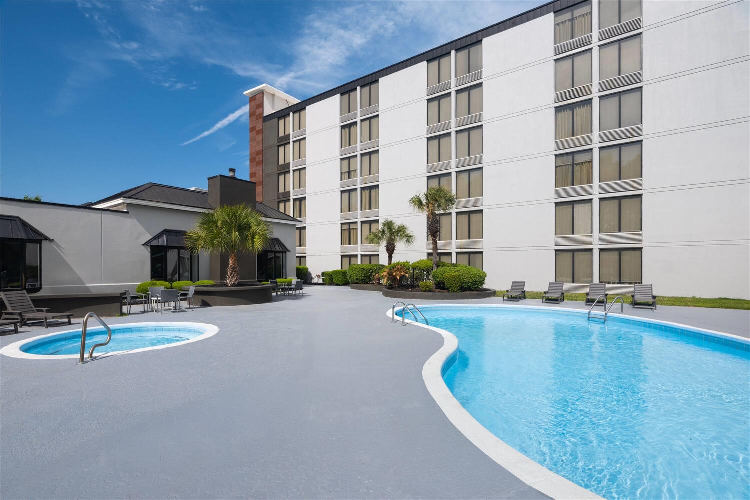 La Quinta Inn & Suites by Wyndham Myrtle Beach 4/26