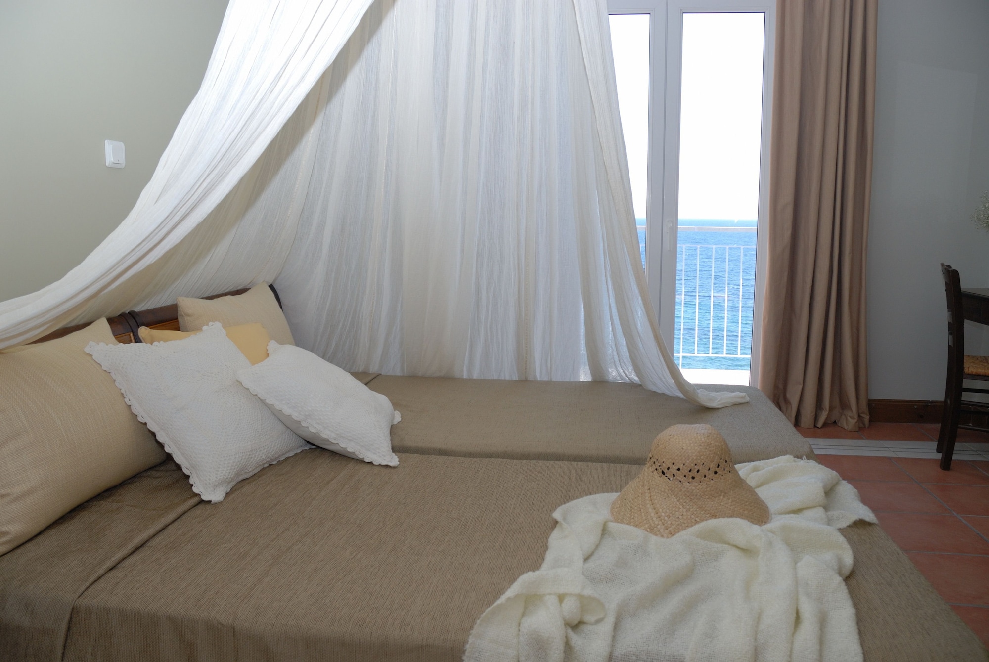 غرفة بسرير مزدوج بإطلالة على البحر، Golden View Beach 8/10