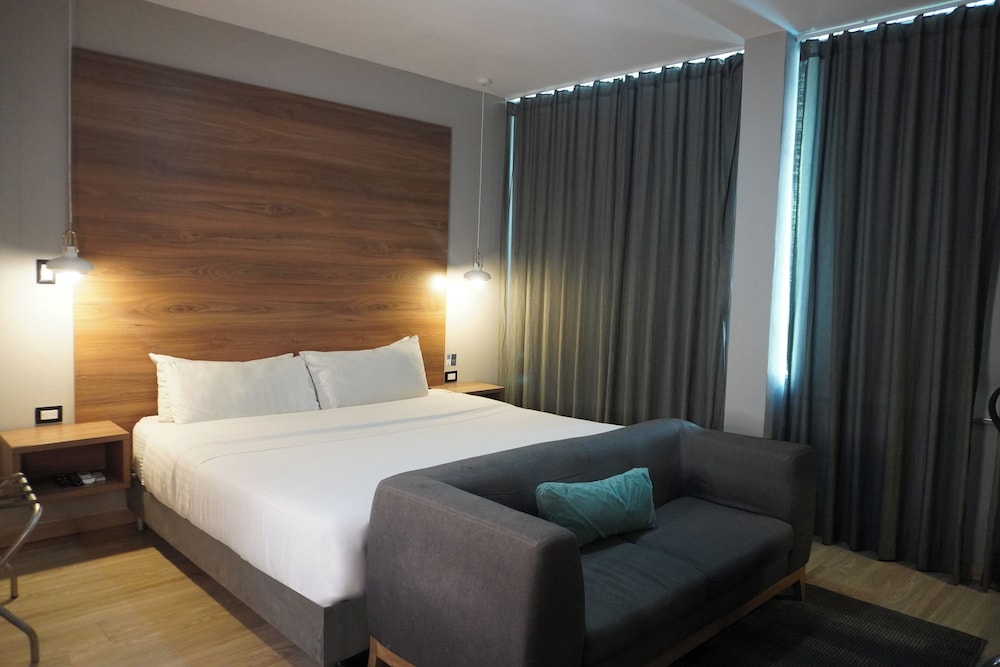 PREMIUM, KING BED
