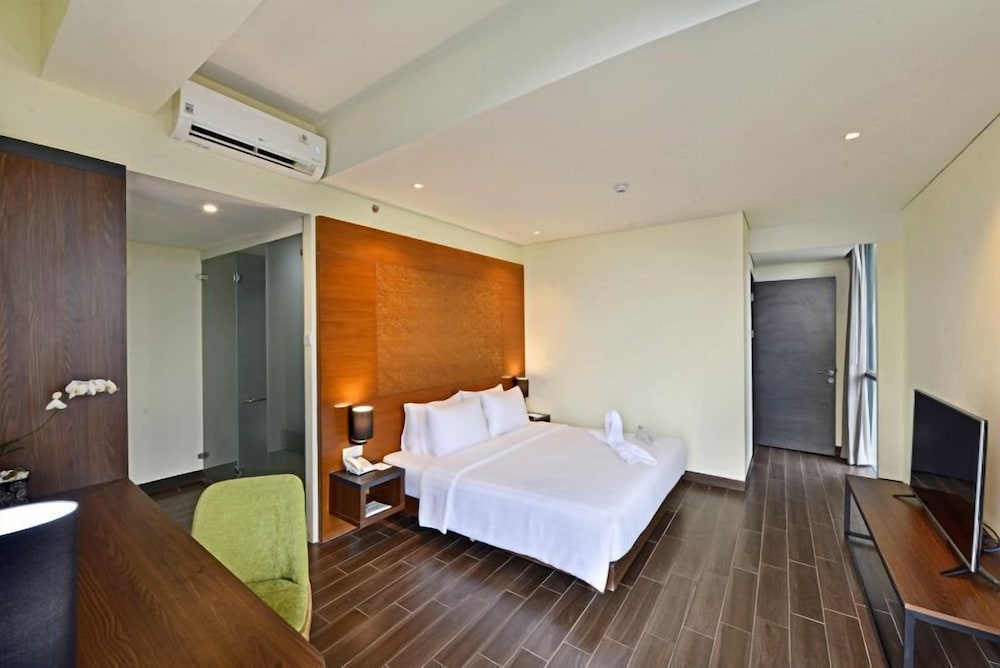 Whiz Prime Hotel Khatib Sulaiman Padang 6/18