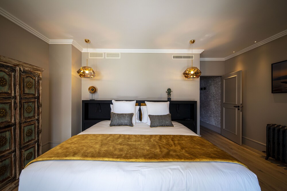 L Incomparable Hotel 17/64