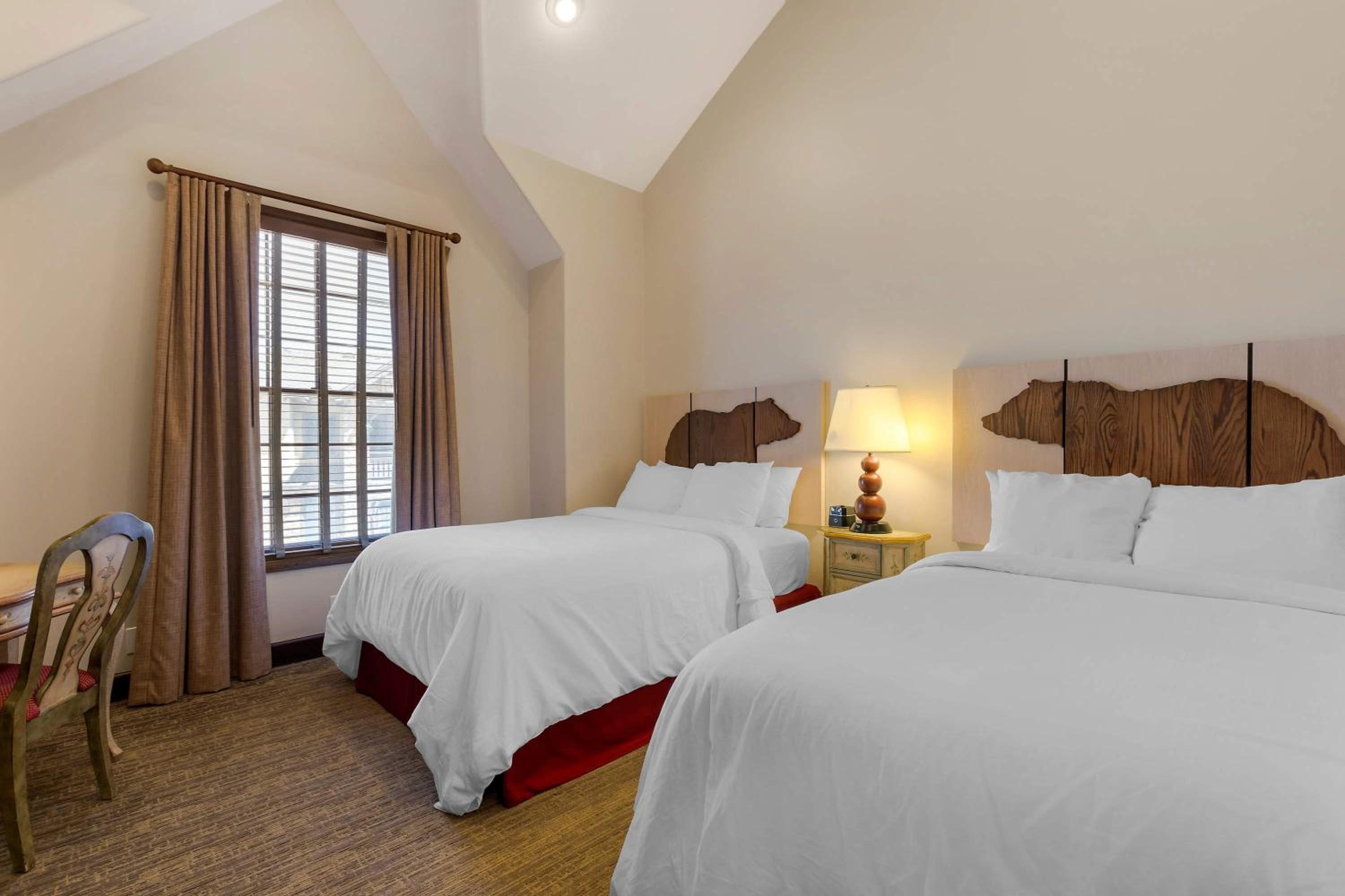 Suite, Twin Beds, 2 King Beds