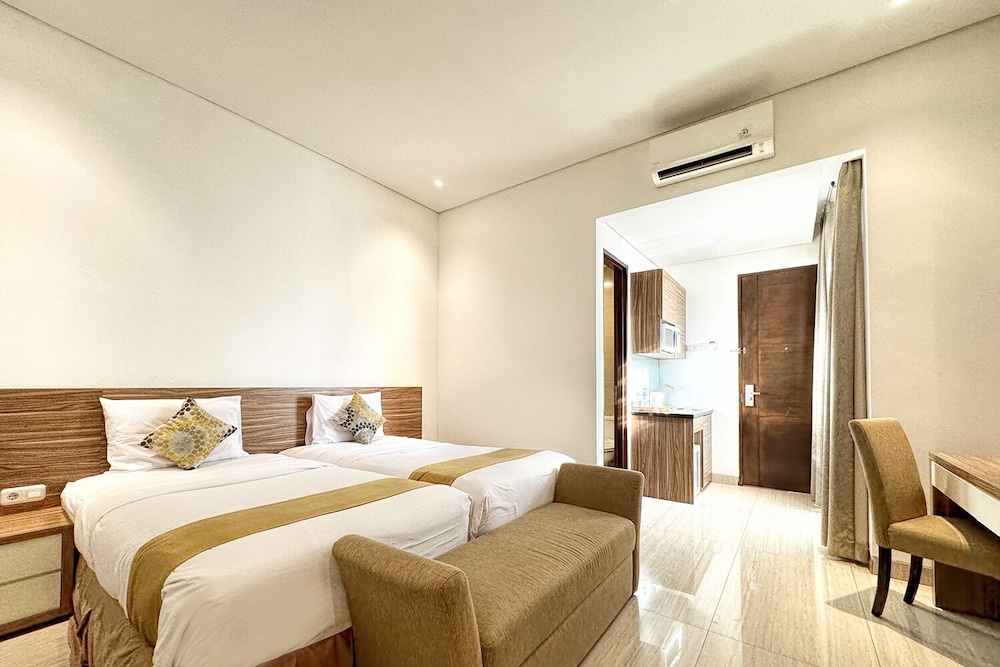 BUSINESS, SUITE, DOUBLE OR TWIN BED