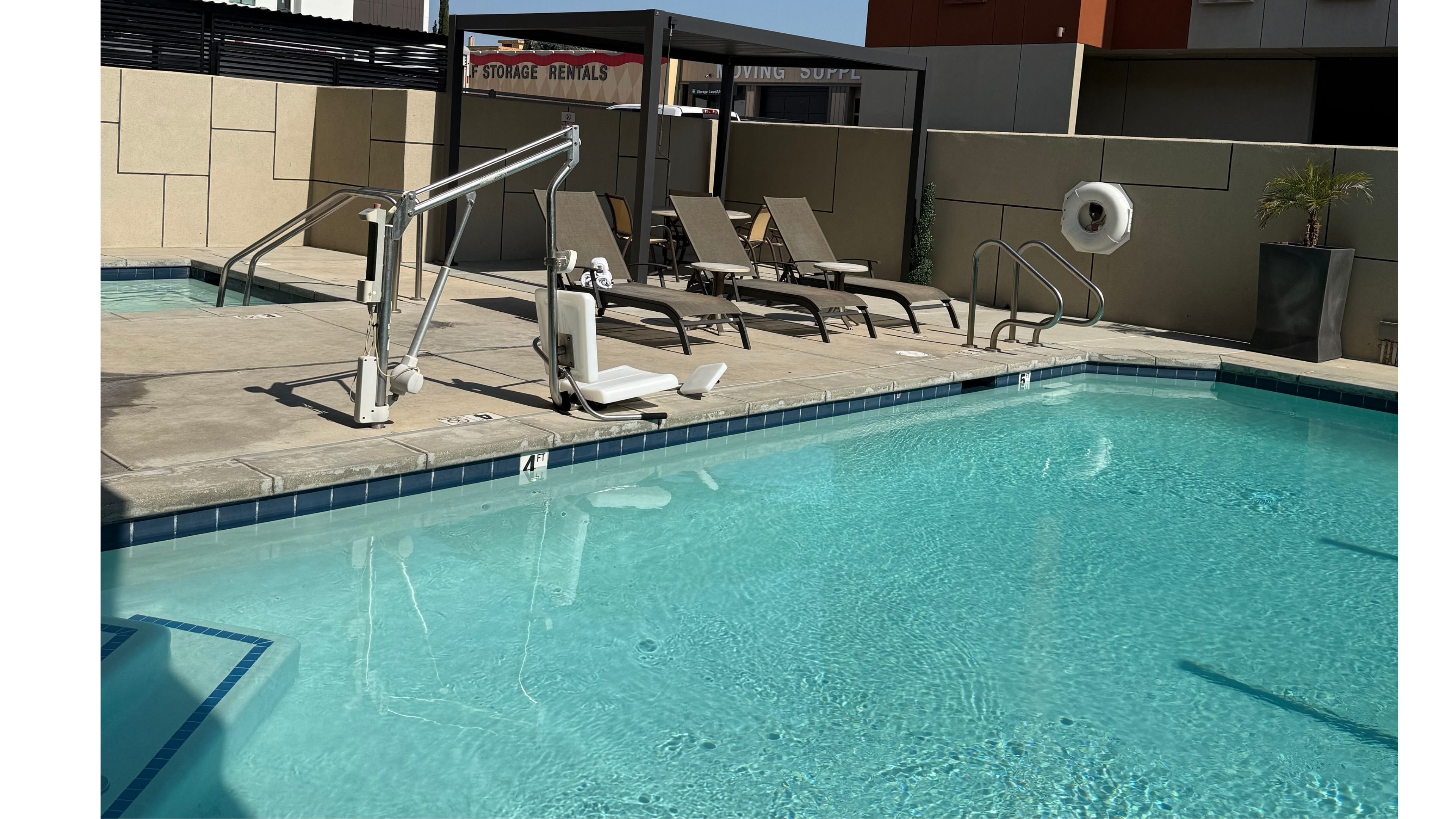 Holiday Inn Express and Suites Chatsworth 44/57
