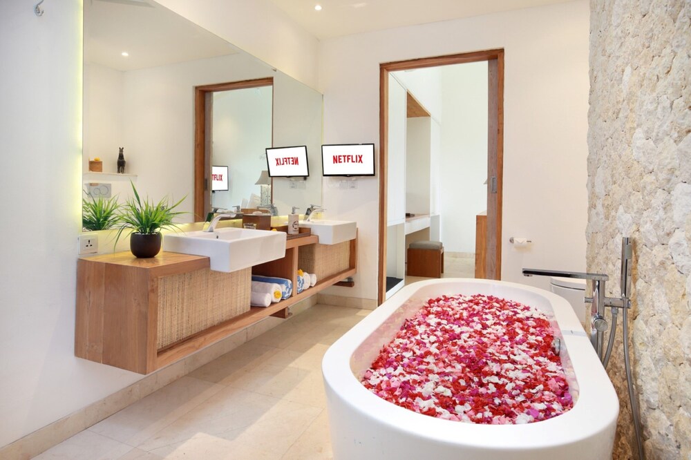 The Jimbaran Beach Villa by Ini Vie Hospitality 49/50