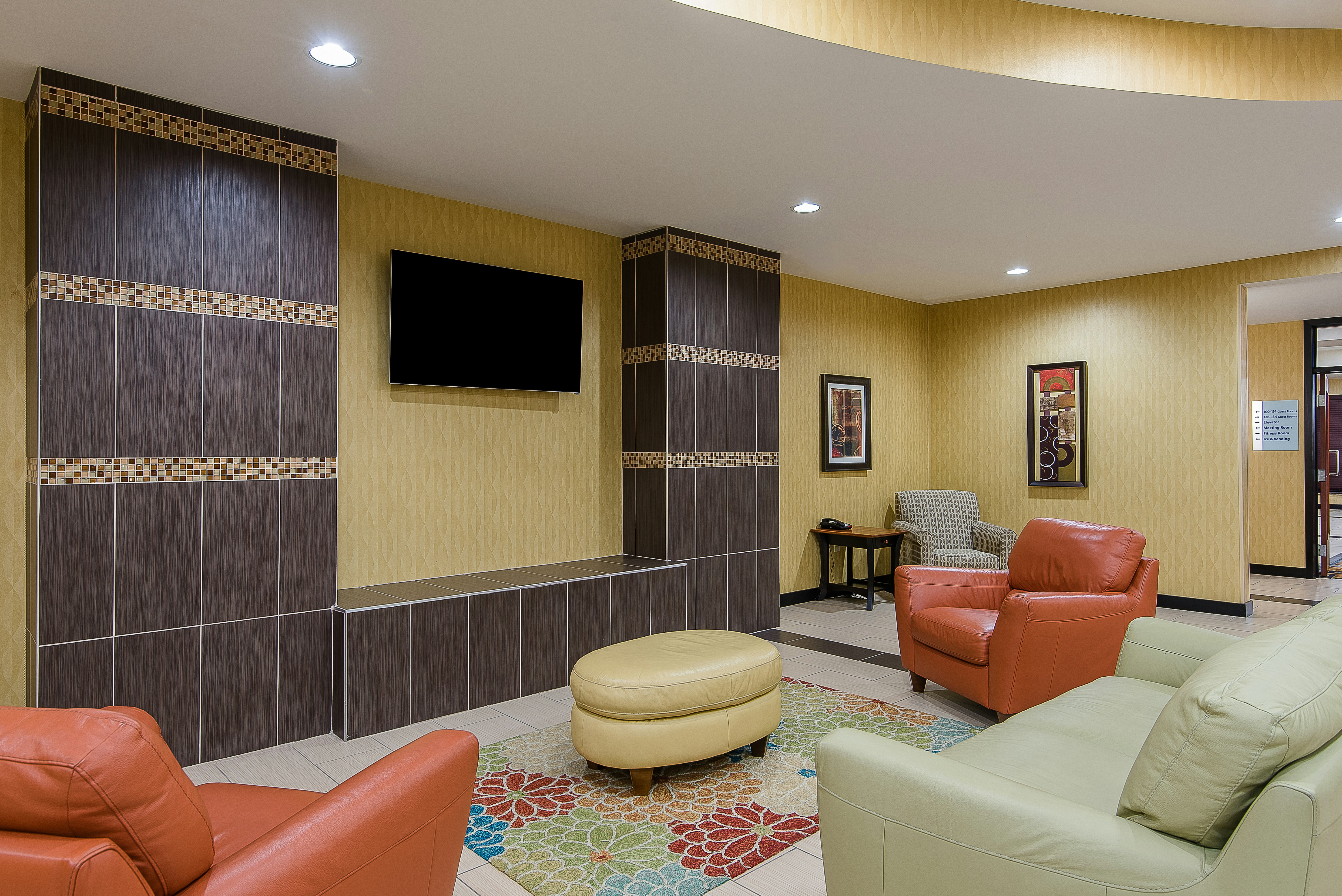 Holiday Inn Express Hotel And Suites Lafayette East 20/24