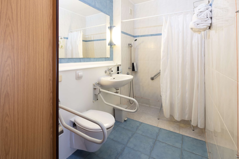 Hotel Campanile Lisbon South Setubal 55/56