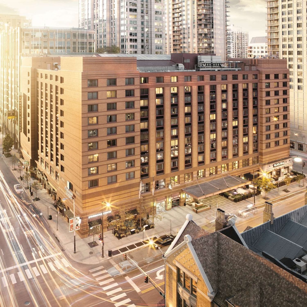 Embassy Suites by Hilton Chicago Downtown River North photo1