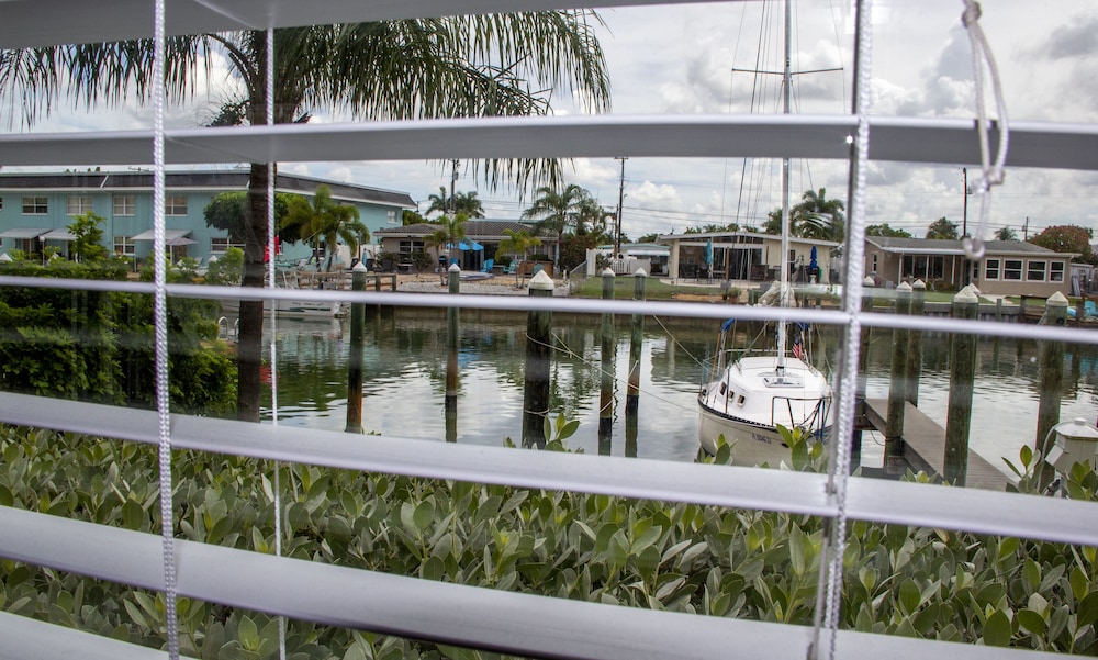 The Bayside Inn Marina 3/68