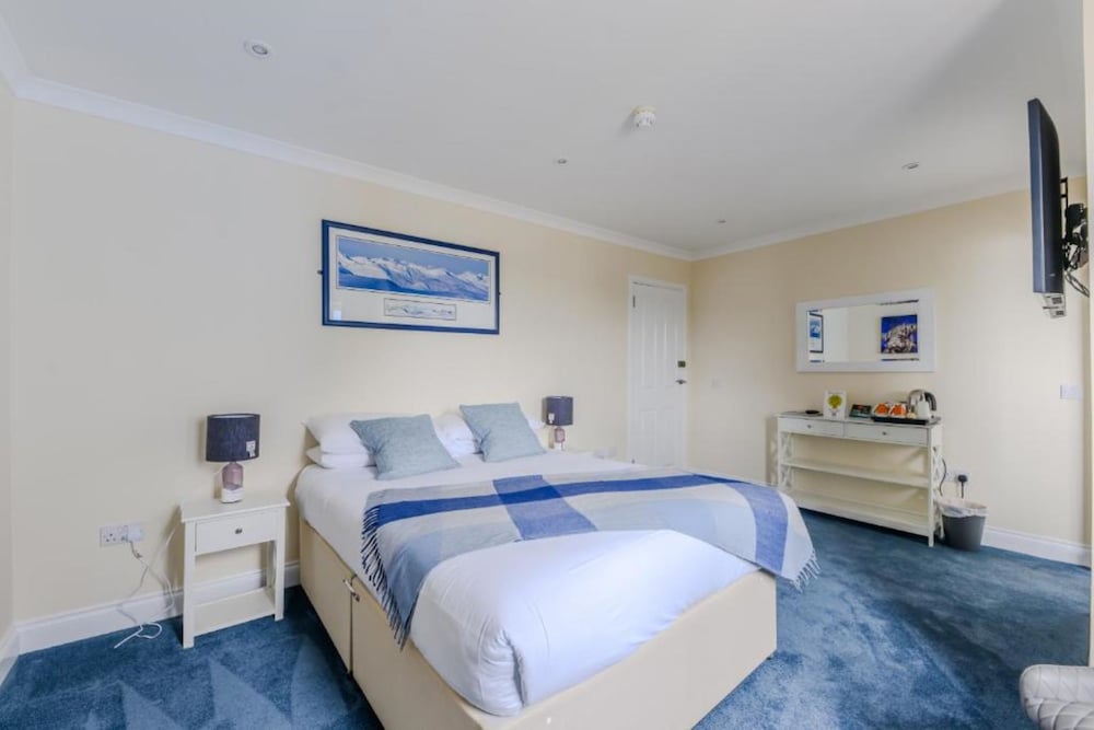 Loch Ness Clansman Hotel 10/50
