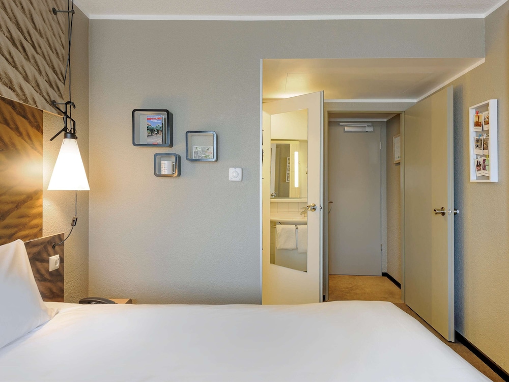 IBIS BERLIN MITTE HOTEL 15/73