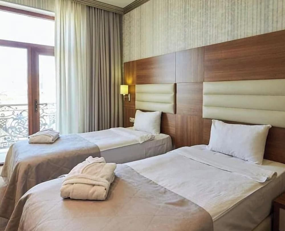 Boulevard Side Hotel 24/73