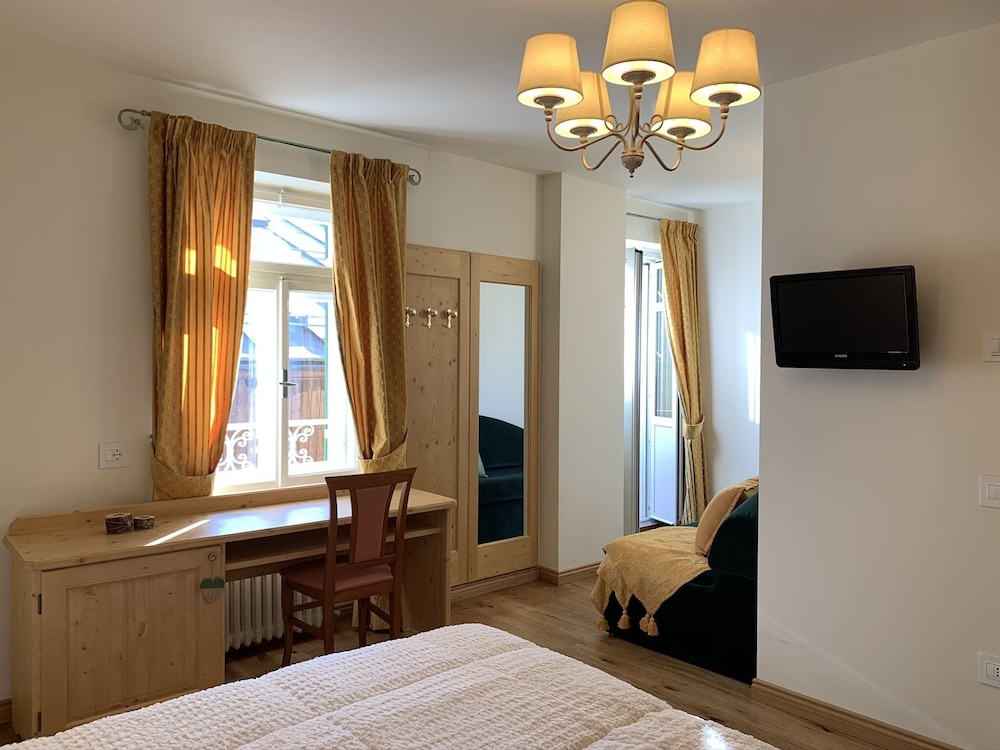 Serena Hotel 30/50