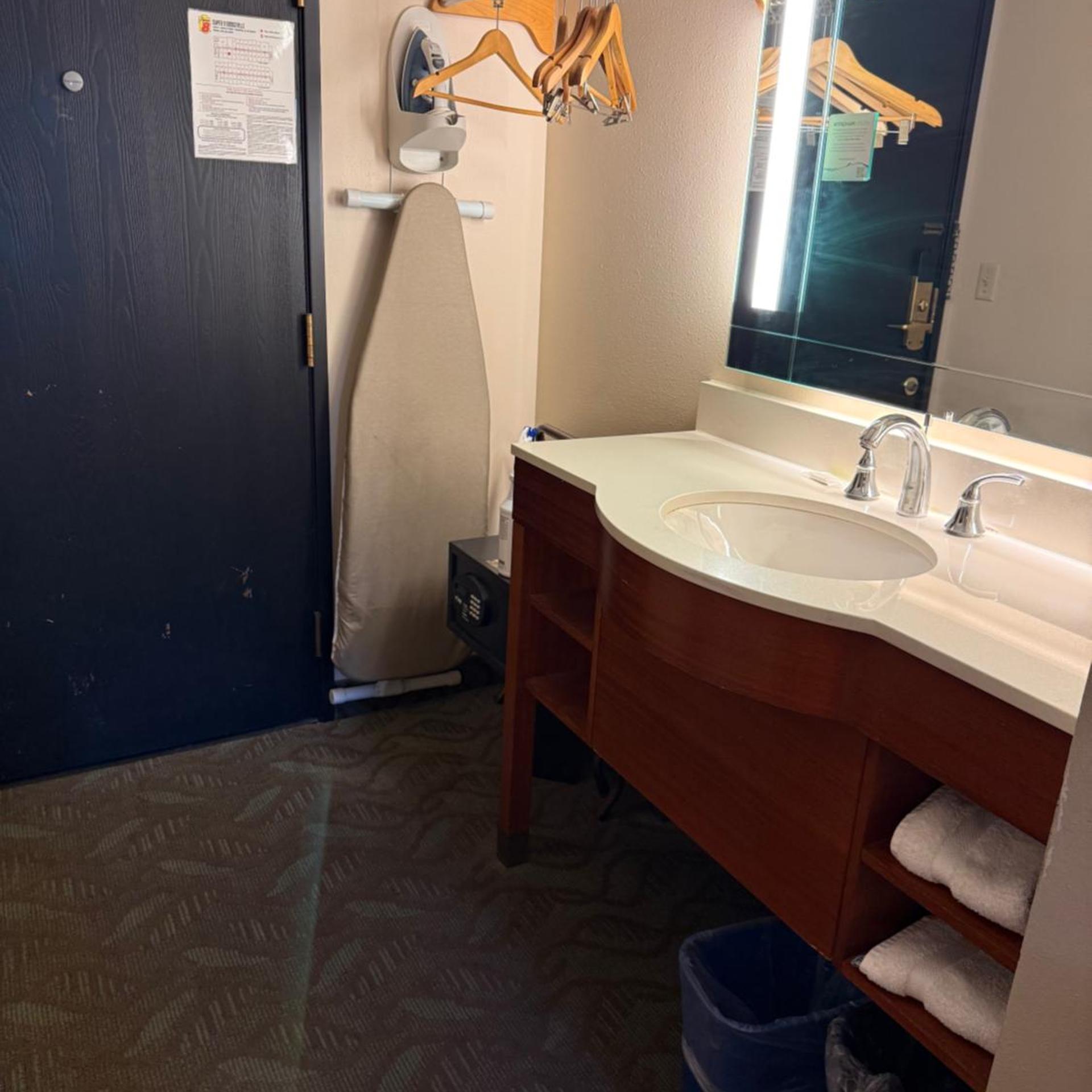 Dodgeville Inn & Suites 42/44
