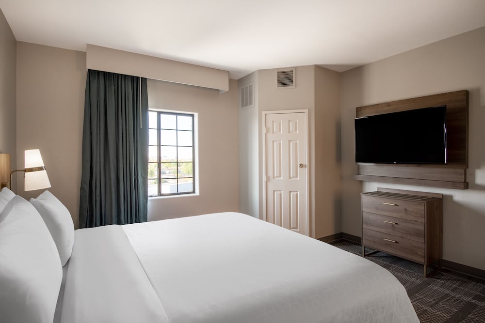 Staybridge Suites Phoenix-Glendale 22/65