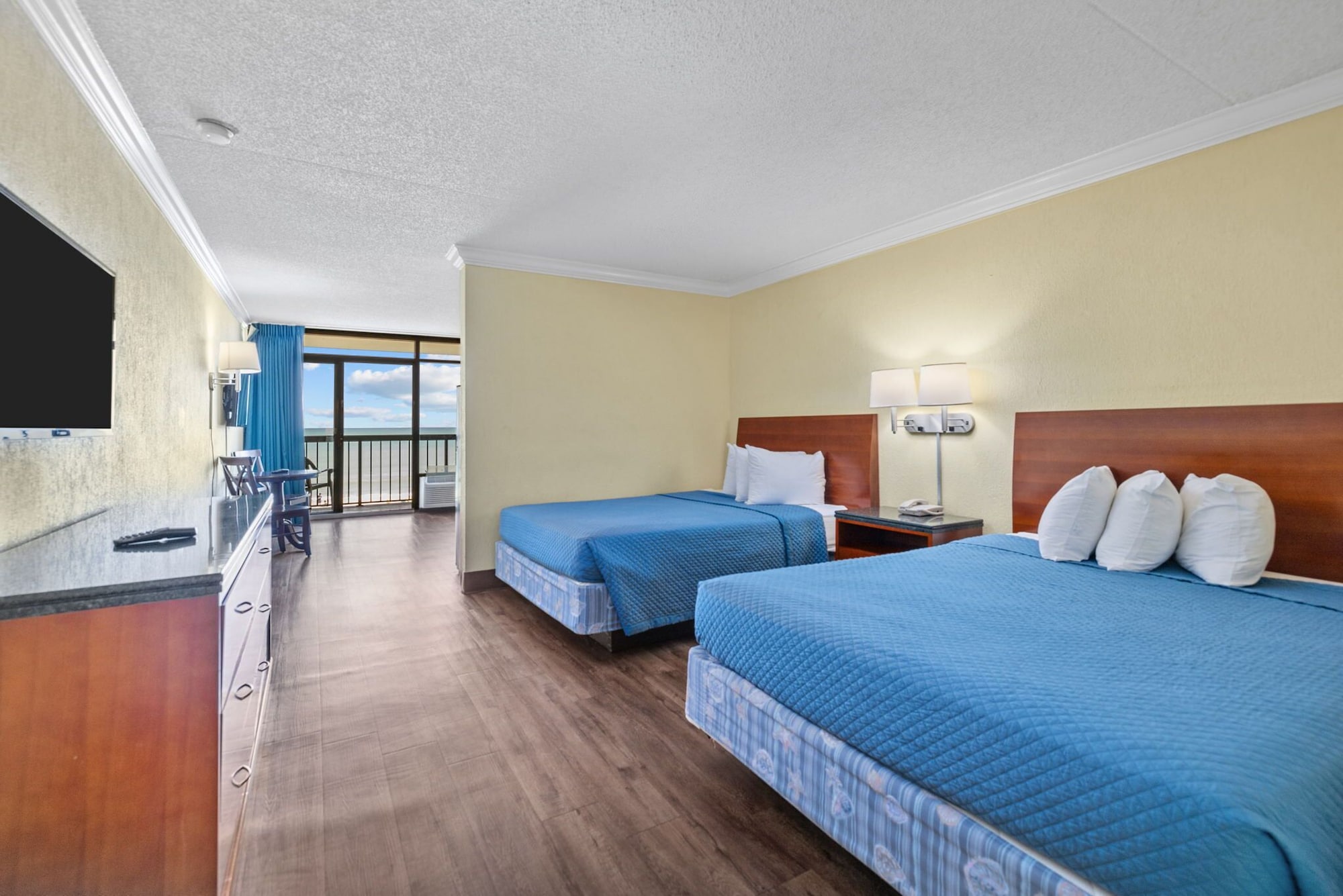 DELUXE, DOUBLE BED
