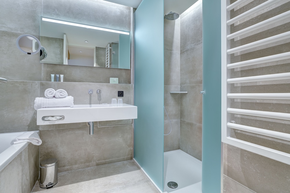 R hotel experiences 55/58
