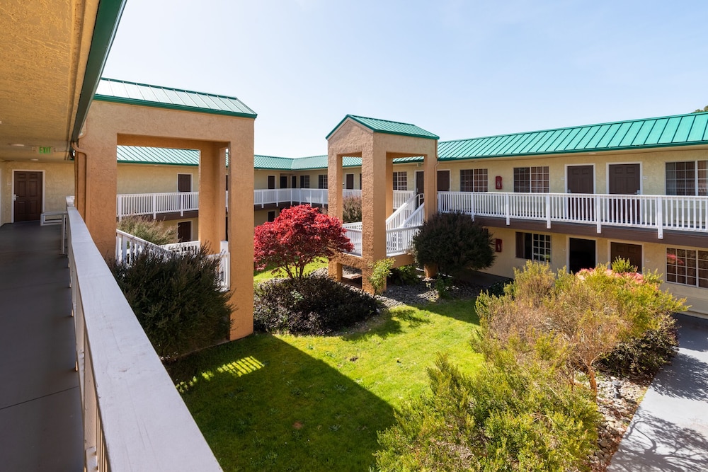 Quality Inn & Suites Crescent City Redwood Coast in CRESCENT CITY - CA