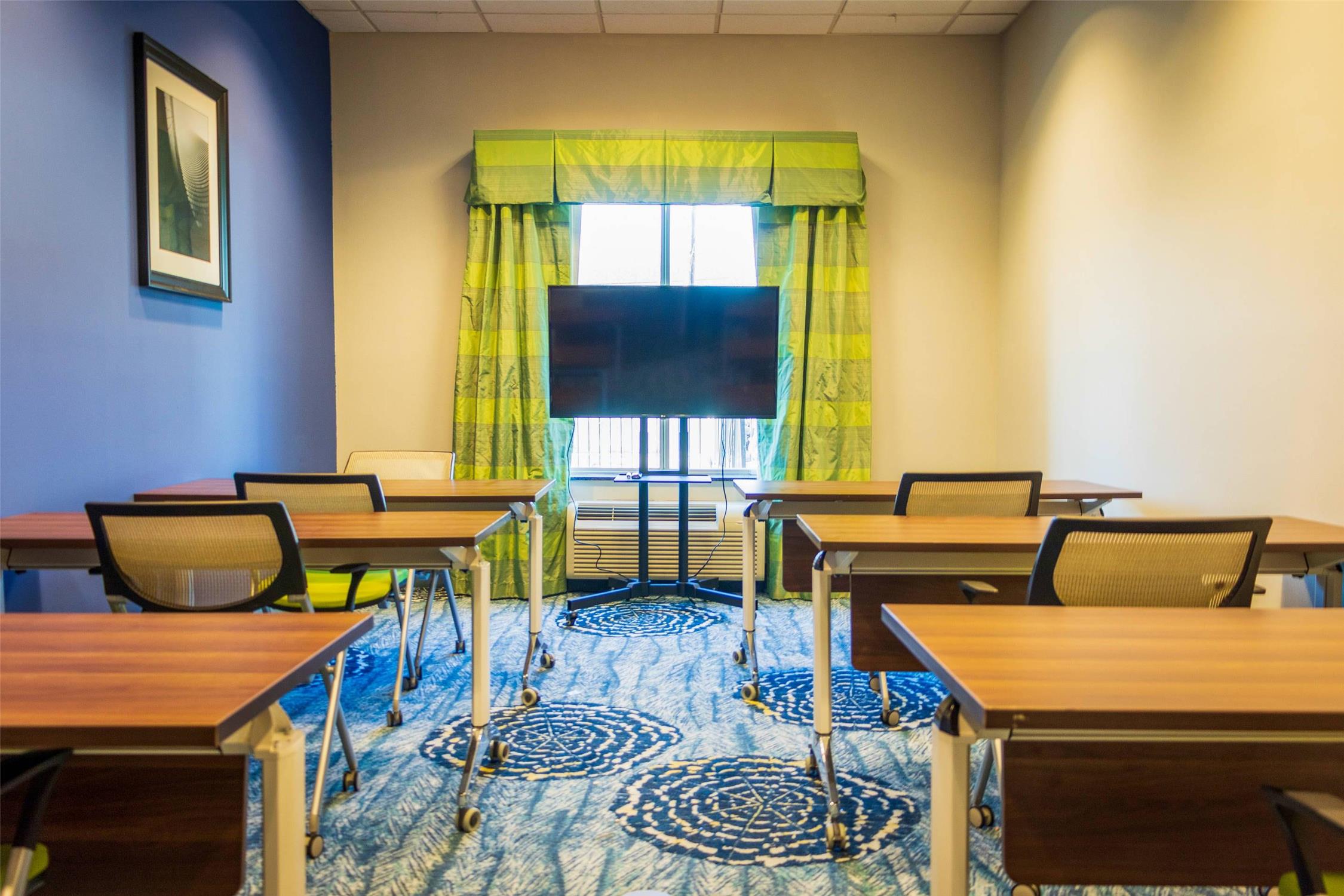 Comfort Inn & Suites Plainville-Foxboro 32/39
