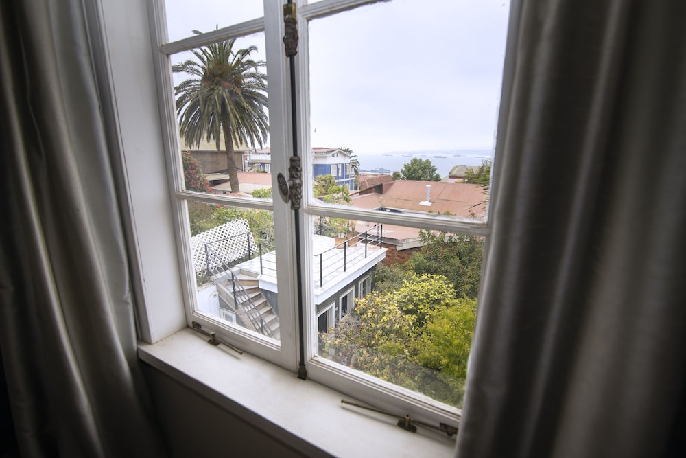 New Voga Hotel Boutique 33/37
