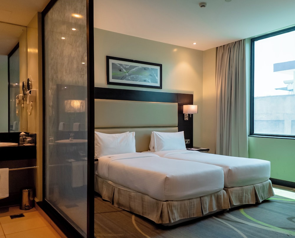 Royal Tulip Canaan Hotel 20/80