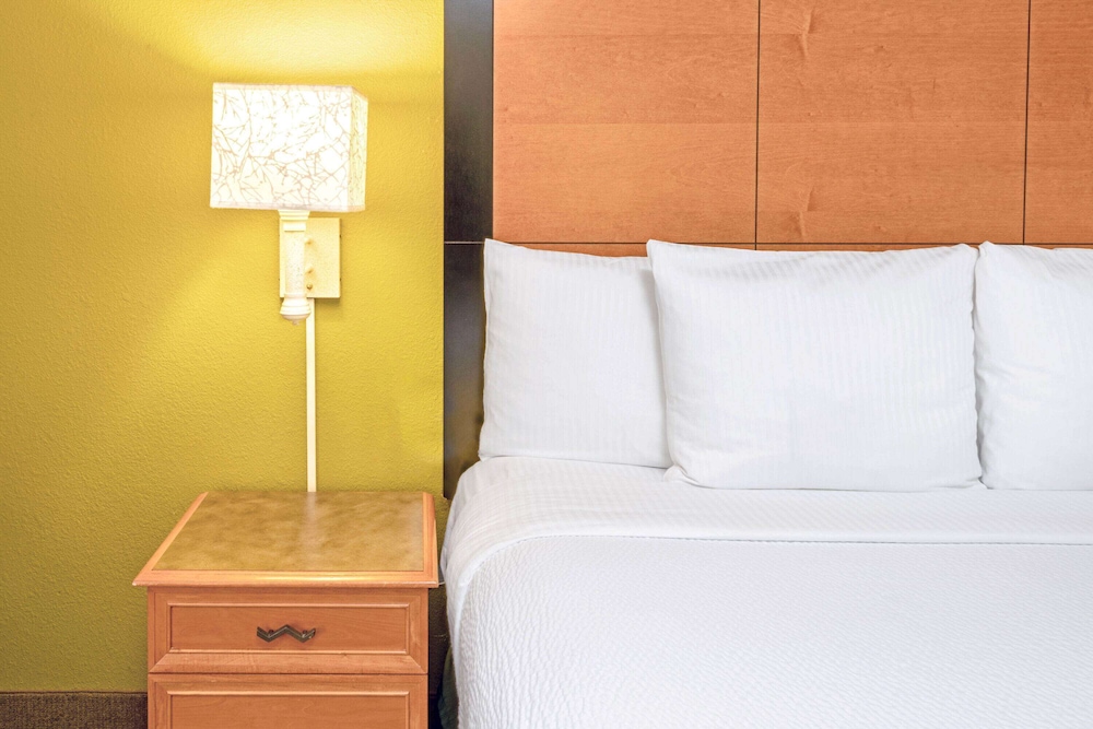 La Quinta Inn & Suites by Wyndham Salt Lake City Airport 19/48