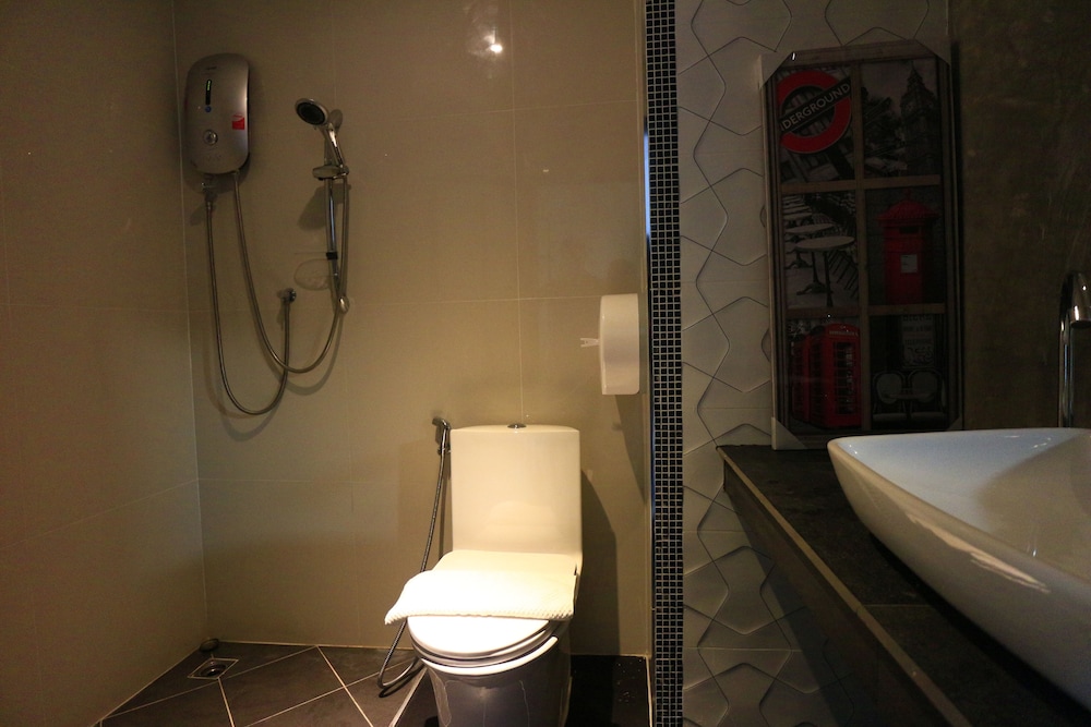 Azz Hotel 41/43